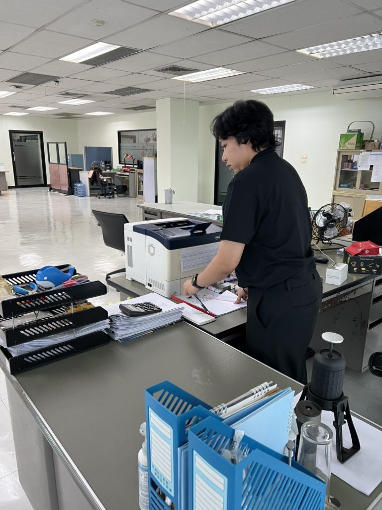 กน.กสอ.ร่วมกันทำกิจกรรม “รวมพลังชาว กน.กสอ. ทำ 5ส. ปรับพื้นที่ให้น่าอยู่พร้อมรับการปฏิบัติงาน”